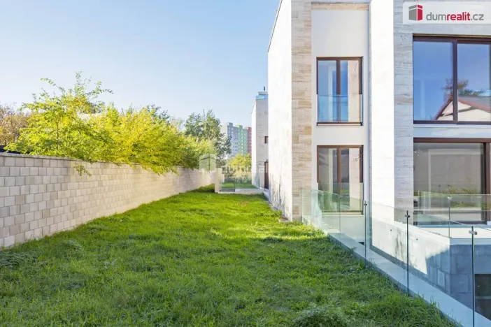 Prodej rodinného domu, Praha - Libuš, V Hrobech, 378 m2