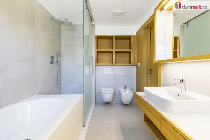 Prodej rodinného domu, Praha - Libuš, V Hrobech, 378 m2