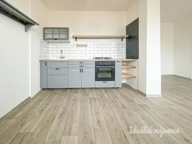 Prodej bytu 2+kk, Kuřim, nám. 1. května, 53 m2