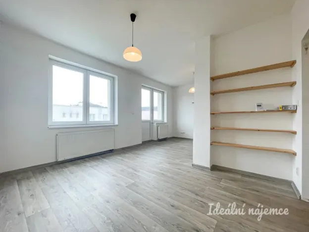 Prodej bytu 2+kk, Kuřim, nám. 1. května, 53 m2