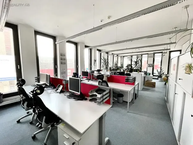 Pronájem kanceláře, Brno, Úzká, 300 m2