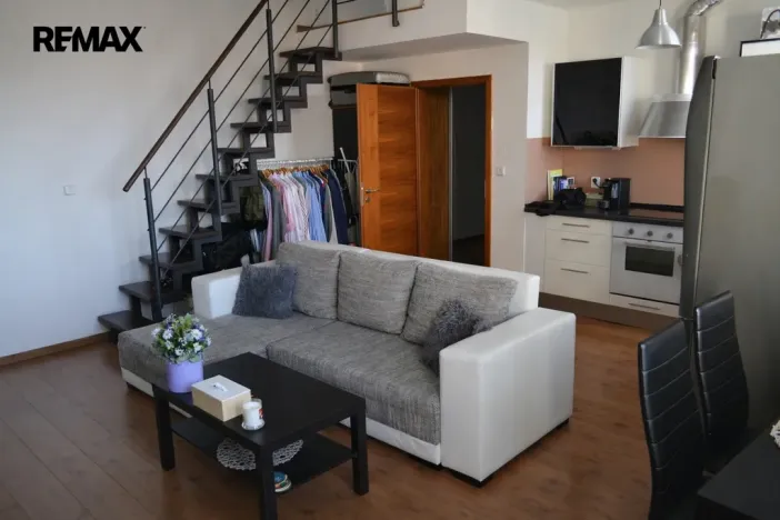 Pronájem bytu 2+kk, Praha - Záběhlice, Jabloňová, 49 m2