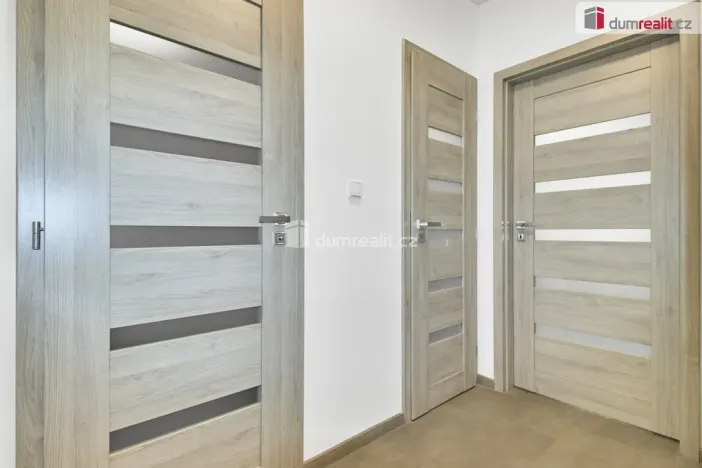 Pronájem bytu 2+1, Ostrov, Mánesova, 69 m2