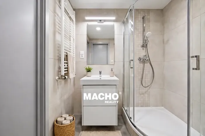 Pronájem bytu 1+kk, Praha - Hloubětín, Poděbradská, 31 m2