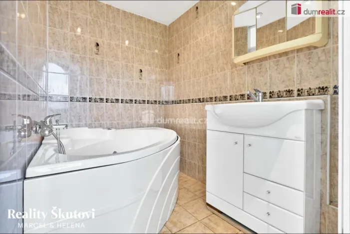 Prodej bytu 3+1, Ústí nad Labem - Krásné Březno, U Pivovarské zahrady, 81 m2