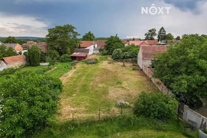 Prodej pozemku pro bydlení, Drnholec, nám. Svobody, 2111 m2