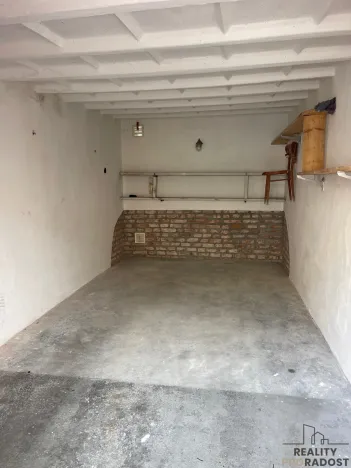 Pronájem garáže, Pardubice, Na Staré poště, 18 m2