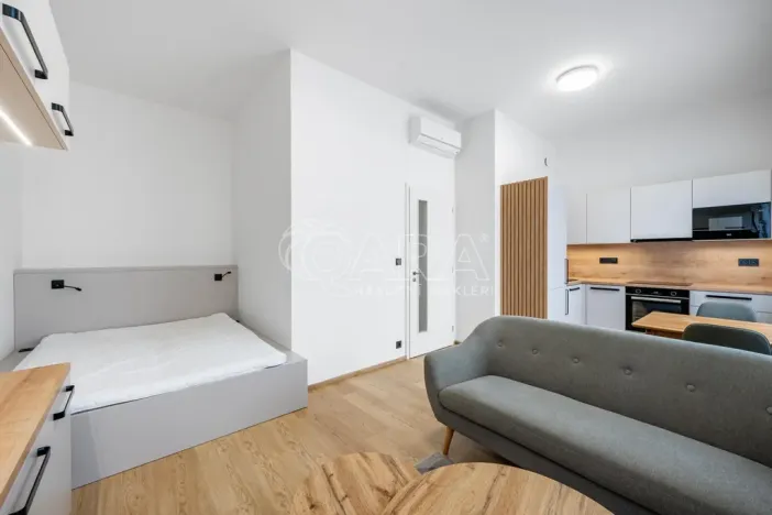 Pronájem bytu 1+kk, Praha - Karlín, Pobřežní, 31 m2