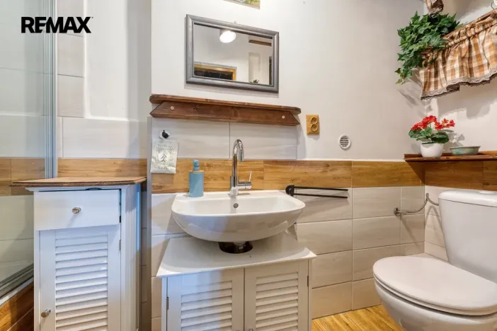 Prodej rodinného domu, Všechlapy, 200 m2