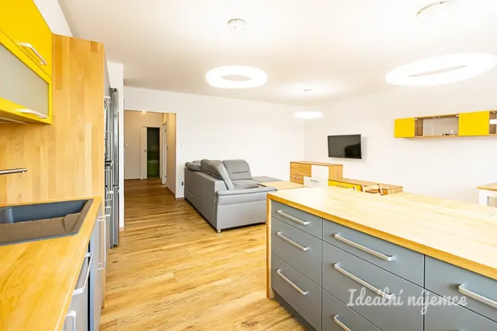 Pronájem bytu 3+kk, Praha, Ostravská, 73 m2