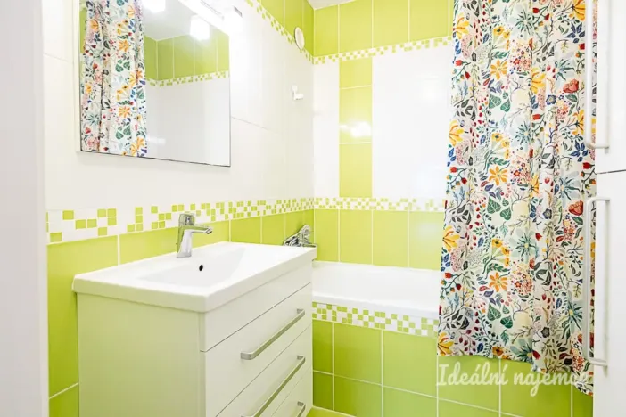 Pronájem bytu 3+kk, Praha, Ostravská, 73 m2