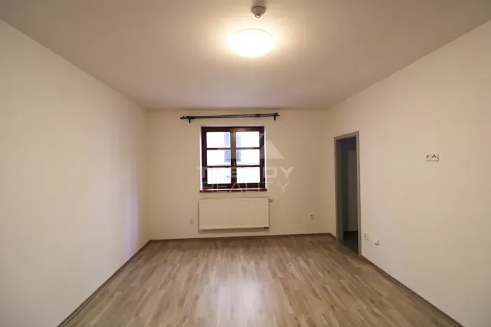 Pronájem bytu 1+kk, Plzeň, náměstí Republiky, 27 m2