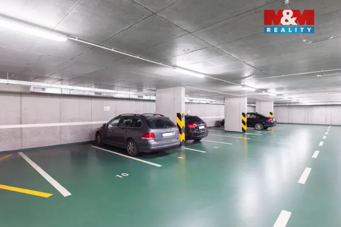 Pronájem garážového stání, Praha - Smíchov, Radlická, 13 m2