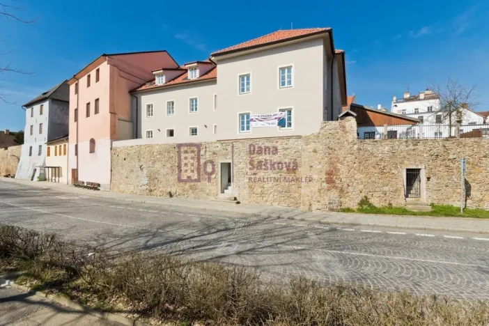 Pronájem bytu 3+kk, Jindřichův Hradec - Jindřichův Hradec I, nám. Míru, 57 m2