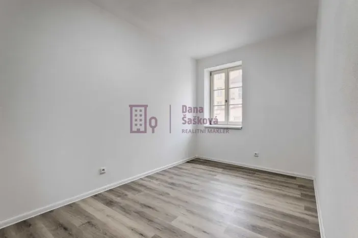 Pronájem bytu 3+kk, Jindřichův Hradec - Jindřichův Hradec I, nám. Míru, 57 m2