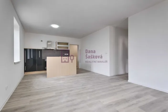 Pronájem bytu 3+kk, Jindřichův Hradec - Jindřichův Hradec I, nám. Míru, 57 m2