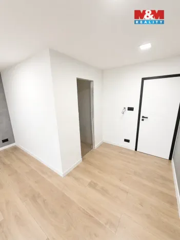 Prodej bytu 3+kk, Dvory, 95 m2