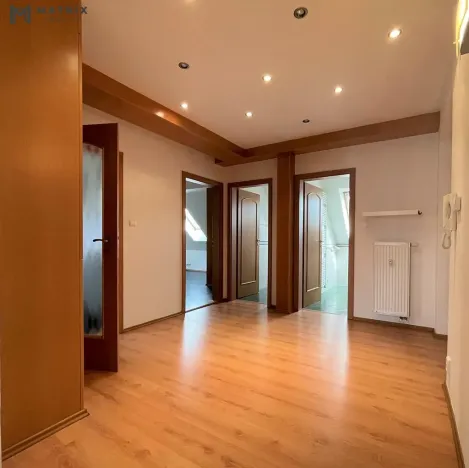 Pronájem kanceláře, Praha - Kobylisy, Zdibská, 127 m2