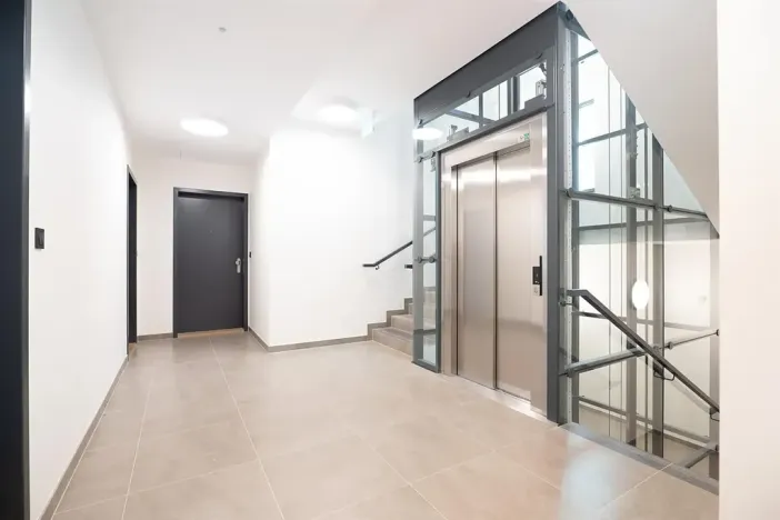 Pronájem bytu 1+kk, Praha - Karlín, Pobřežní, 31 m2