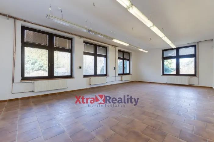 Prodej komerční nemovitosti, Modlany - Drahkov, 2300 m2