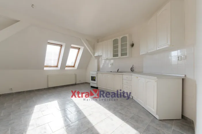 Prodej komerční nemovitosti, Modlany - Drahkov, 2300 m2