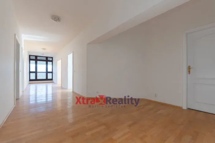 Prodej komerční nemovitosti, Modlany - Drahkov, 2300 m2