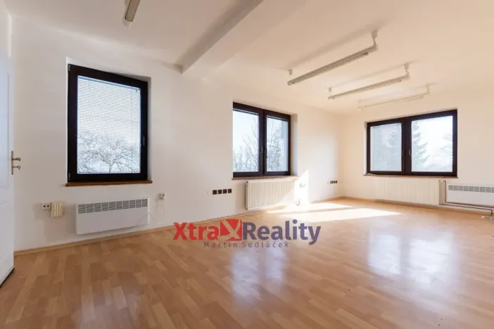 Prodej komerční nemovitosti, Modlany - Drahkov, 2300 m2