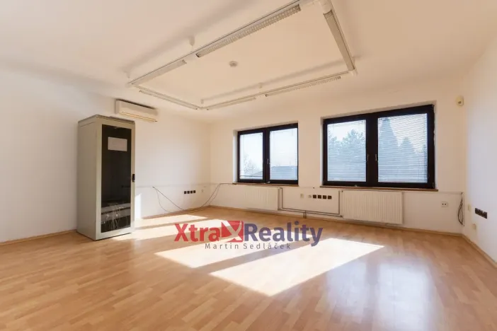 Prodej komerční nemovitosti, Modlany - Drahkov, 2300 m2