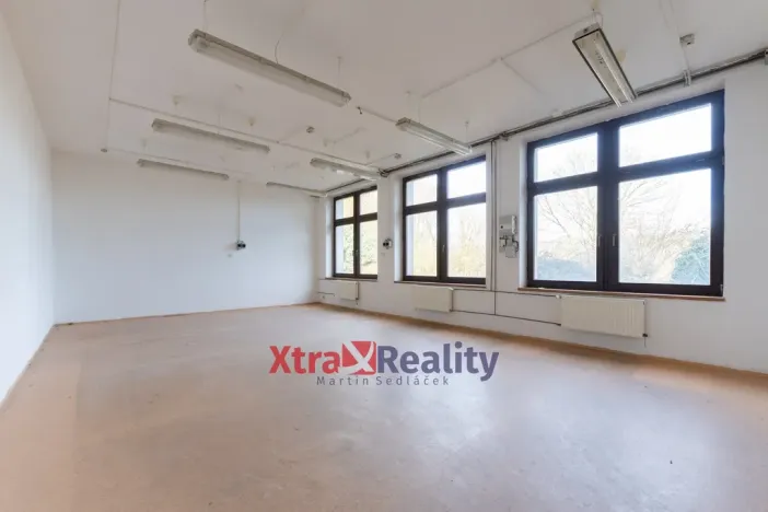 Prodej komerční nemovitosti, Modlany - Drahkov, 2300 m2