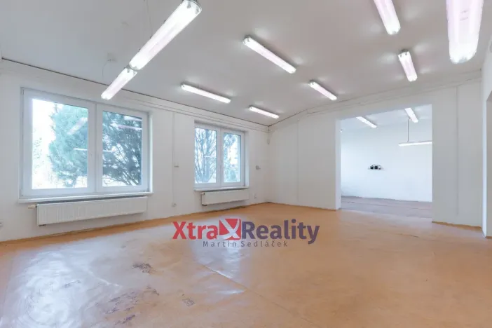 Prodej komerční nemovitosti, Modlany - Drahkov, 2300 m2