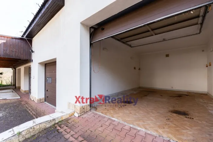 Prodej komerční nemovitosti, Modlany - Drahkov, 2300 m2