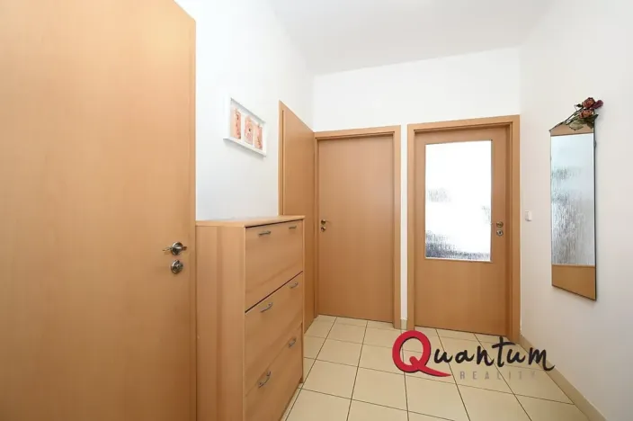 Pronájem bytu 2+kk, Praha - Řeporyje, Dělená, 56 m2