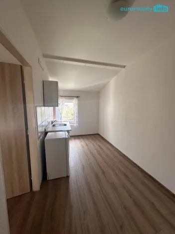 Pronájem bytu 1+1, Karlovy Vary, Závodu míru, 40 m2