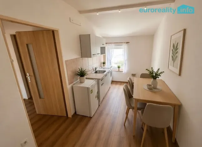 Pronájem bytu 1+1, Karlovy Vary, Závodu míru, 40 m2