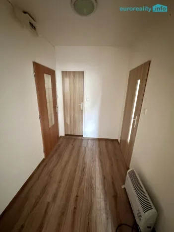 Pronájem bytu 1+1, Karlovy Vary, Závodu míru, 40 m2