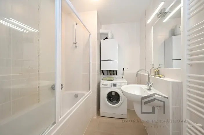 Pronájem bytu 2+kk, Praha - Kbely, Toužimská, 47 m2