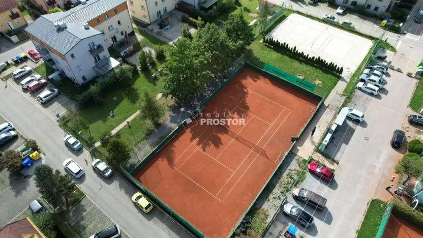 Prodej komerční nemovitosti, Rudná, Hořelické náměstí, 500 m2
