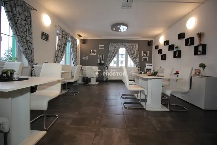 Prodej komerční nemovitosti, Rudná, Hořelické náměstí, 500 m2