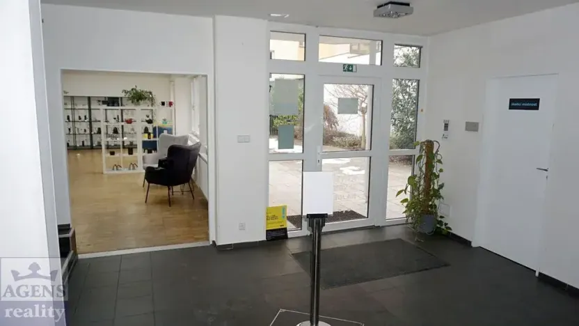 Pronájem kanceláře, Praha - Holešovice, Dobrovského, 362 m2