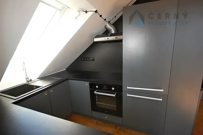 Pronájem bytu 2+kk, Liberec, Zborovská, 70 m2