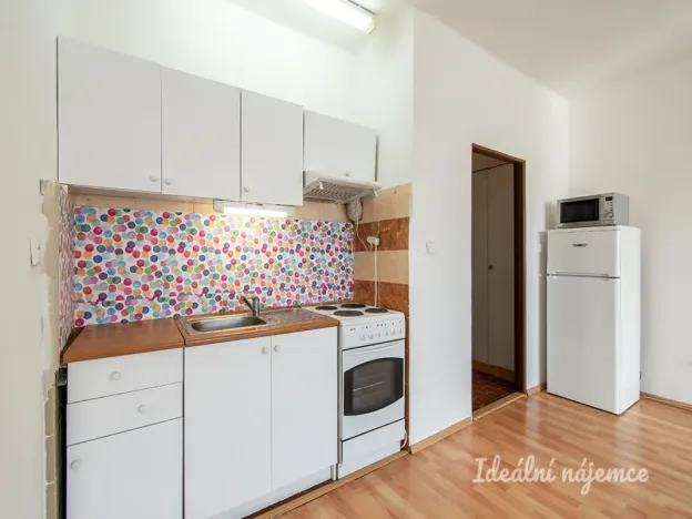 Pronájem bytu 1+kk, Praha - Zbraslav, Spojařů, 45 m2