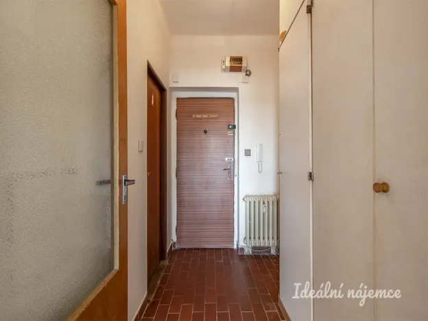 Pronájem bytu 1+kk, Praha - Zbraslav, Spojařů, 45 m2