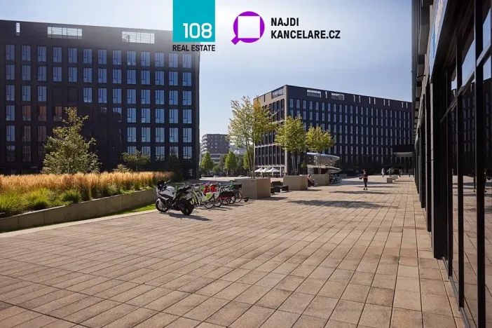 Pronájem kanceláře, Praha - Karlín, Sokolovská, 565 m2