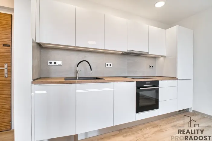 Pronájem bytu 2+kk, Ostrava - Moravská Ostrava, Varenská, 36 m2