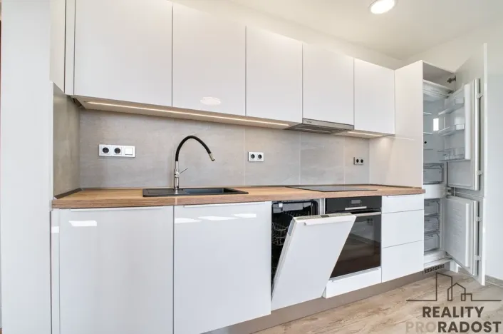 Pronájem bytu 2+kk, Ostrava - Moravská Ostrava, Varenská, 36 m2