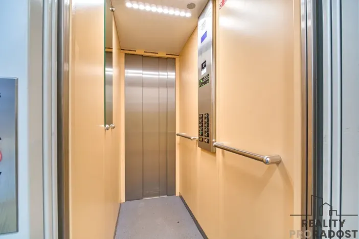 Pronájem bytu 2+kk, Ostrava - Moravská Ostrava, Varenská, 36 m2