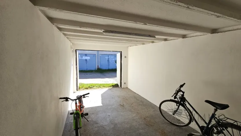 Pronájem garáže, České Budějovice - České Budějovice 3, Čéčova, 16 m2