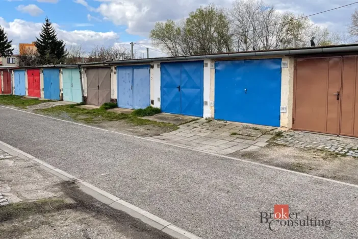 Prodej garáže, Břeclav - Poštorná, Hlavní, 18 m2