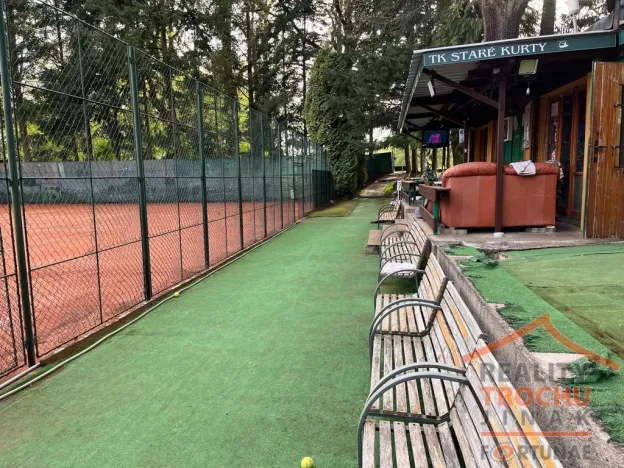 Prodej komerční nemovitosti, Hradec Králové, nábřeží U Přívozu, 3021 m2