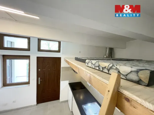 Pronájem bytu 1+kk, Praha - Smíchov, Mošnova, 18 m2